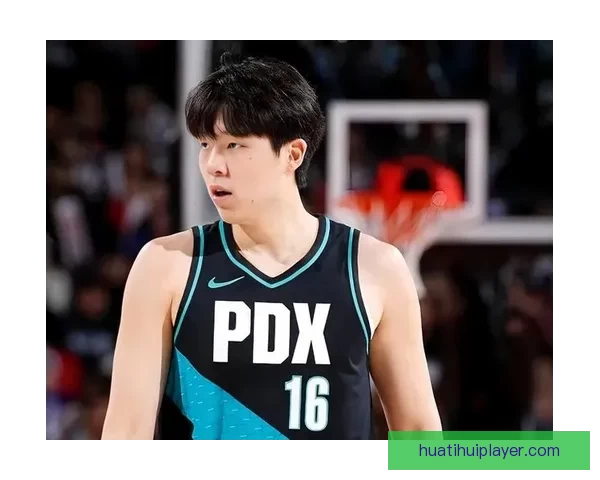 杨瀚森6分4篮板遭恶意抱摔裁判判罚引球迷狂嘘